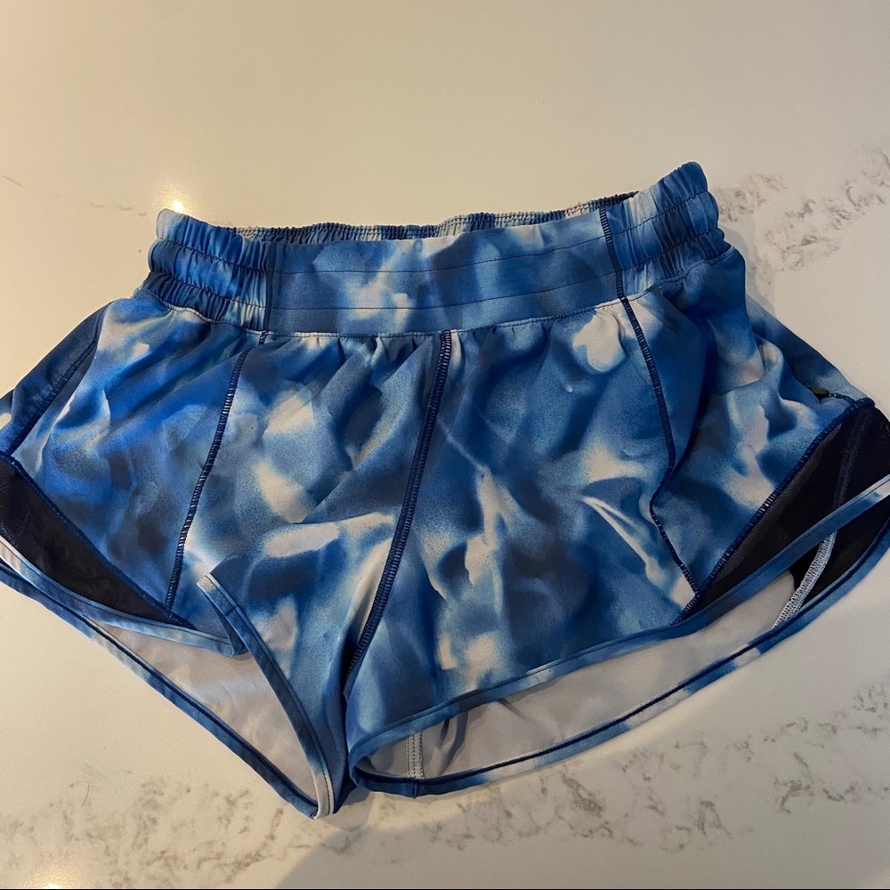 Lululemon Hotty Hot Shorts 2.5 in